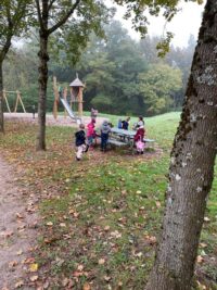 Ausflug der Bärenklasse zum Burbacher Waldweiher